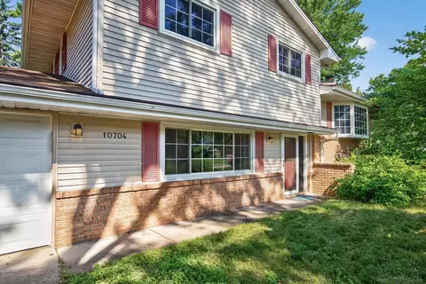 10704 Prescott Ct, Burnsville, MN 55337