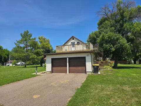 Exterior - 604 E Willow Ave, Olivia, MN 56277 photo 2 of 11