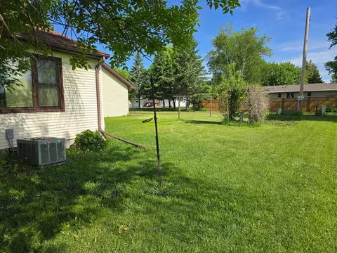 Exterior - 604 E Willow Ave, Olivia, MN 56277 photo 4 of 11