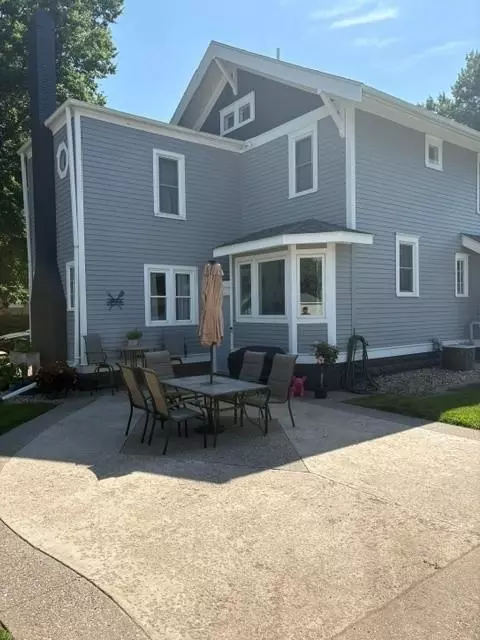 Exterior - 1345 6th Ave N, Windom, MN 56101 photo 2 of 4