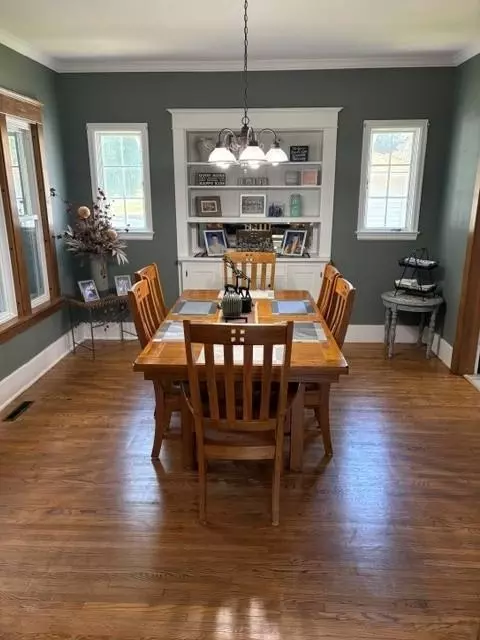 Dining - 1345 6th Ave N, Windom, MN 56101 photo 1 of 3
