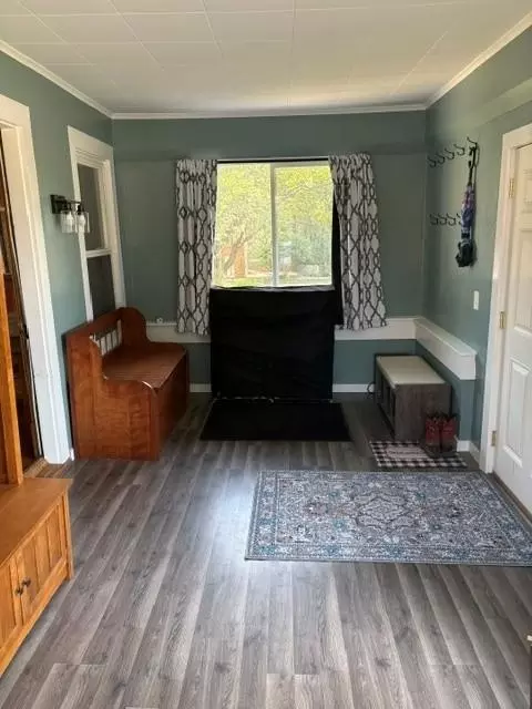 Entry Way - 1345 6th Ave N, Windom, MN 56101 photo 2 of 7