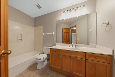 Bath - 1517 Covington Ln, Eagan, MN 55122 photo 6 of 7
