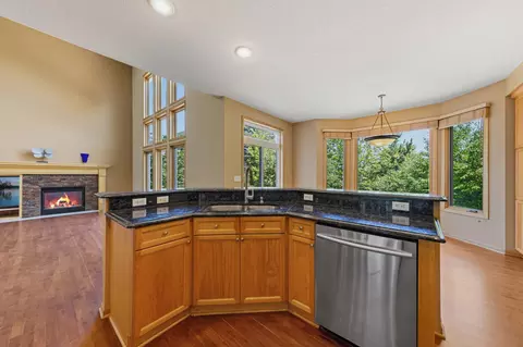 Kitchen - 1517 Covington Ln, Eagan, MN 55122 photo 2 of 4