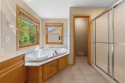 Bath - 1517 Covington Ln, Eagan, MN 55122 photo 3 of 7