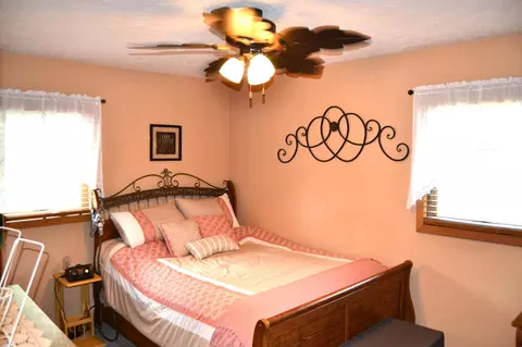 Bedroom - 1544 Dickson Dr, Hendricks, MN 56136 photo 1 of 7
