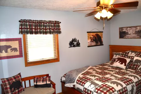 Bedroom - 1544 Dickson Dr, Hendricks, MN 56136 photo 2 of 7