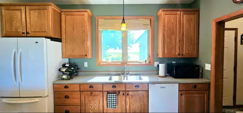 Kitchen - 20799 457th Ave, Morris, MN 56267 photo 4 of 6