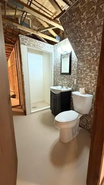 Bath - 1790 Maple Park Cir, Windom, MN 56101 photo 3 of 3