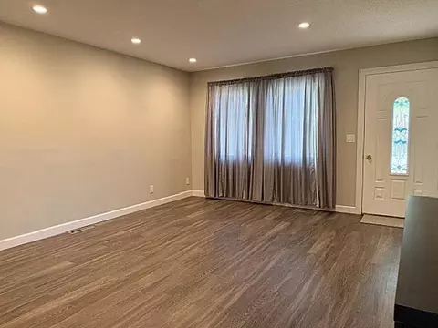 Living - 1790 Maple Park Cir, Windom, MN 56101 photo 2 of 4