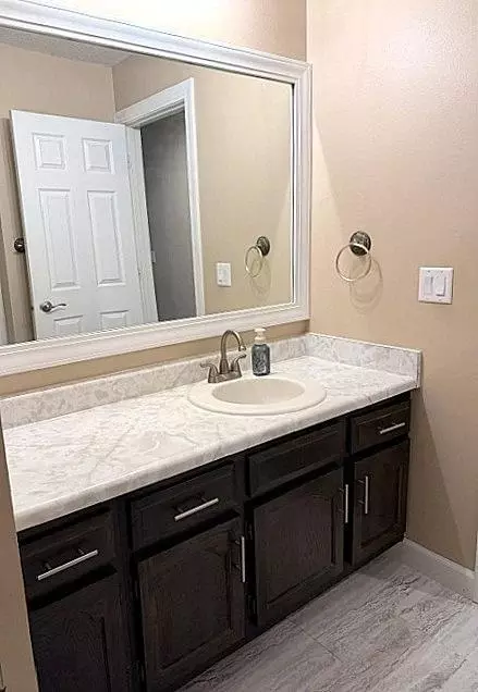 Bath - 1790 Maple Park Cir, Windom, MN 56101 photo 1 of 3