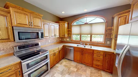 Kitchen - 1802 Crystal Dr, Albert Lea, MN 56007 photo 3 of 4