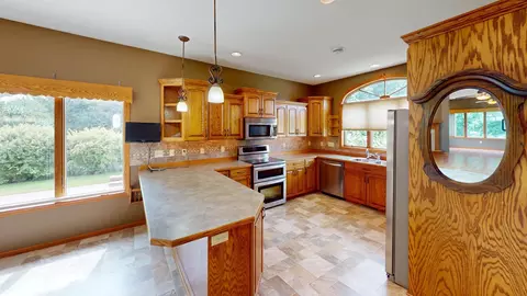 Kitchen - 1802 Crystal Dr, Albert Lea, MN 56007 photo 2 of 4