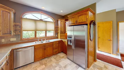 Kitchen - 1802 Crystal Dr, Albert Lea, MN 56007 photo 4 of 4