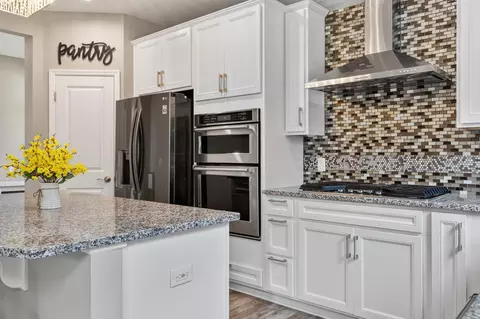 Kitchen - 524 Aidan Cv, Eagan, MN 55123 photo 6 of 6