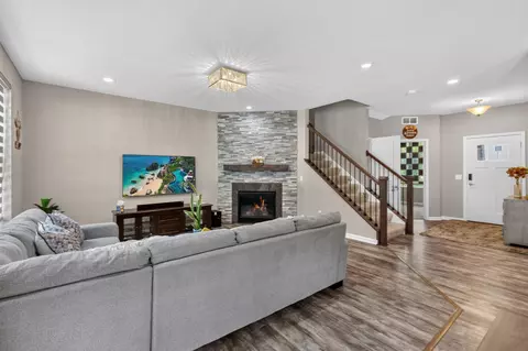 Living - 524 Aidan Cv, Eagan, MN 55123 photo 2 of 3