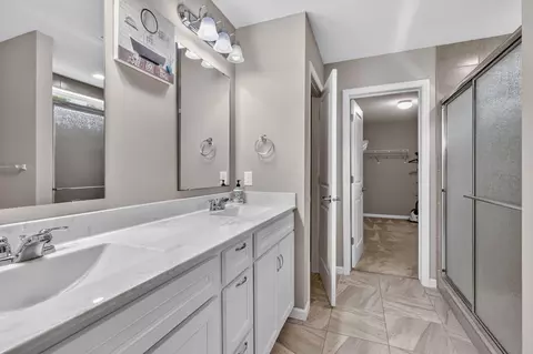 Bath - 524 Aidan Cv, Eagan, MN 55123 photo 2 of 3
