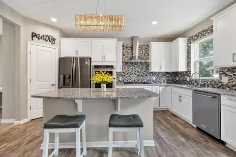 Kitchen - 524 Aidan Cv, Eagan, MN 55123 photo 5 of 6