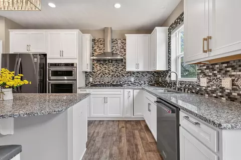 Kitchen - 524 Aidan Cv, Eagan, MN 55123 photo 3 of 6