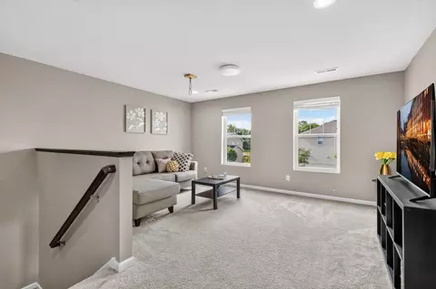 Entry Way - 524 Aidan Cv, Eagan, MN 55123 photo 3 of 3
