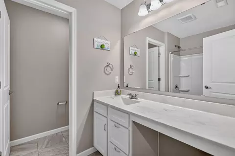Bath - 524 Aidan Cv, Eagan, MN 55123 photo 1 of 3