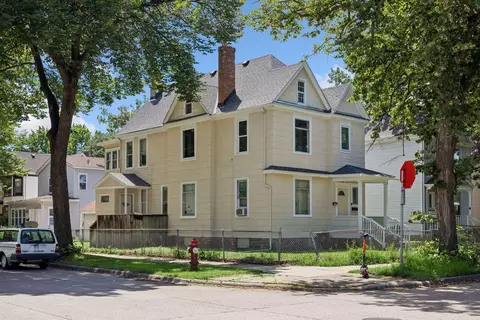 958 26th Ave NE, Minneapolis, MN 55418
