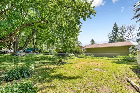 Exterior - 545 Willow St, Faribault, MN 55021 photo 7 of 9