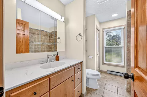 Bath - 233 Sitka St, Duluth, MN 55811 photo 2 of 4