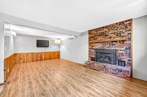 Living - 233 Sitka St, Duluth, MN 55811 photo 4 of 5