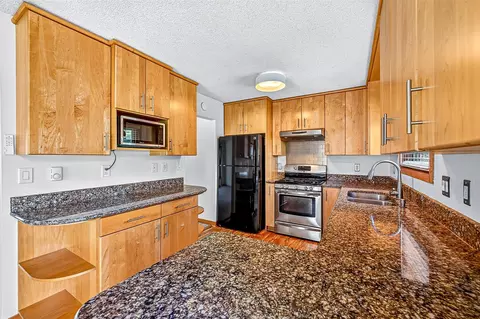 Kitchen - 233 Sitka St, Duluth, MN 55811 photo 3 of 4