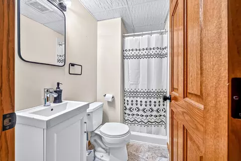 Bath - 233 Sitka St, Duluth, MN 55811 photo 4 of 4