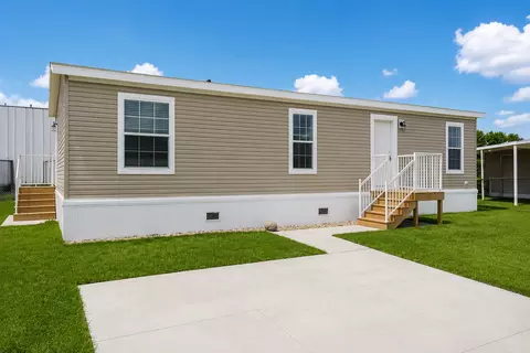 2095 Lancelot Ln, Mankato, MN 56003