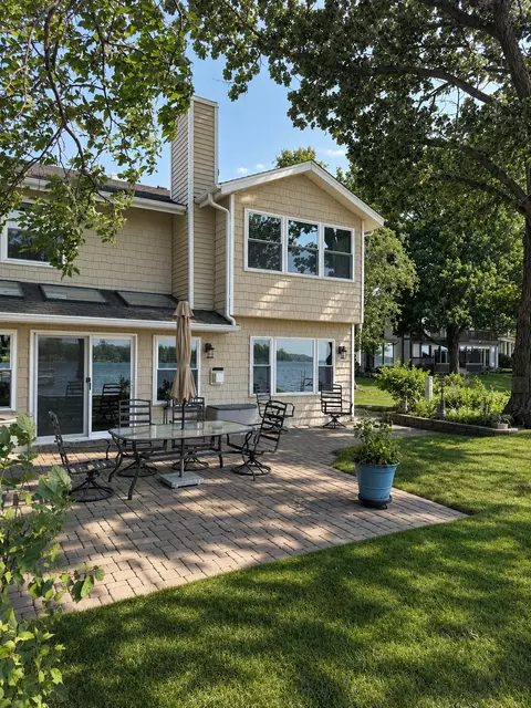 6 1st St, Excelsior, MN 55331