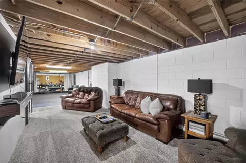 Living - 312 W Rainbow St, Duluth, MN 55811 photo 4 of 4