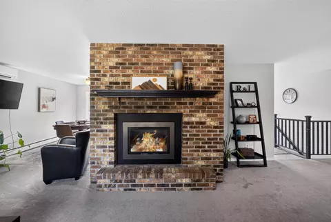 Living - 312 W Rainbow St, Duluth, MN 55811 photo 2 of 4
