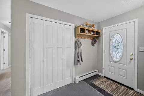 Entry Way - 312 W Rainbow St, Duluth, MN 55811 photo 1 of 1