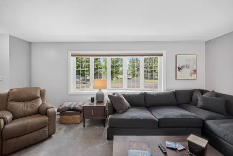 Living - 312 W Rainbow St, Duluth, MN 55811 photo 3 of 4