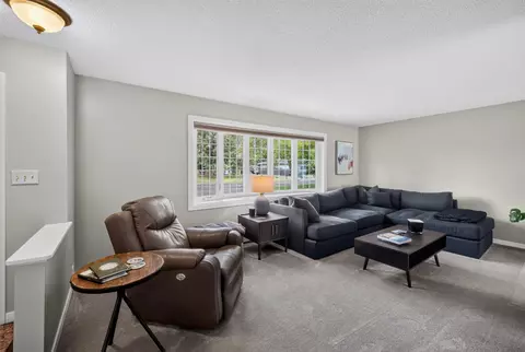 Living - 312 W Rainbow St, Duluth, MN 55811 photo 1 of 4