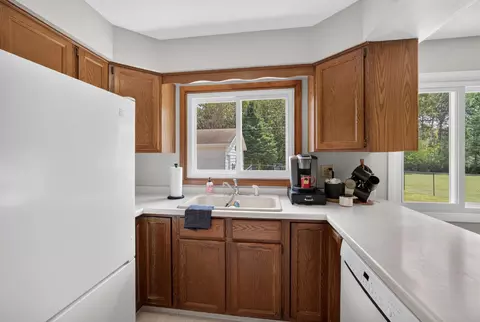Kitchen - 312 W Rainbow St, Duluth, MN 55811 photo 2 of 3
