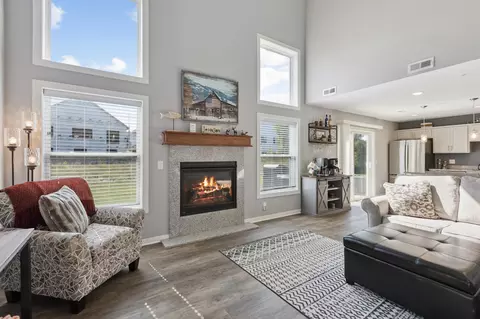7757 Sterling Dr, Rockford, MN 55373