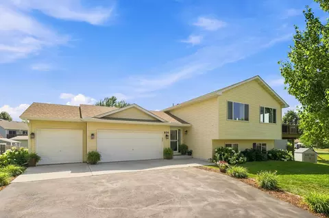 926 Steamboat Ln, Montrose, MN 55363