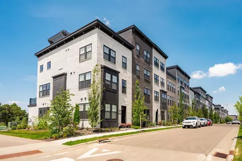 905 Woodlawn Ave, Saint Paul, MN 55116