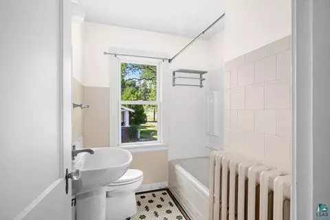 Bath - 1529 E 5th St, Duluth, MN 55812 photo 1 of 1