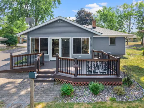 2121 Radatz Ave, Maplewood, MN 55109