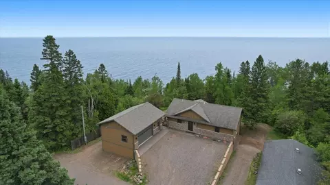 828 Slater Dr, Beaver Bay, MN 55614
