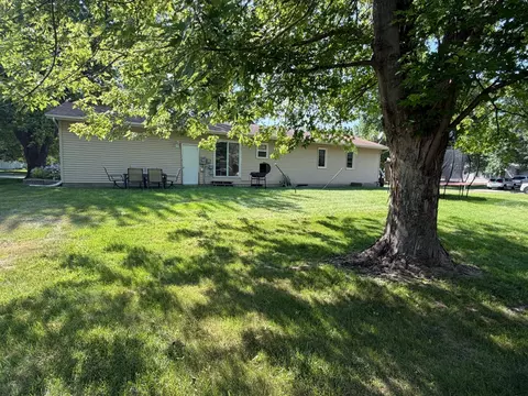 Exterior - 2201 23rd St SW, Willmar, MN 56201 photo 3 of 4