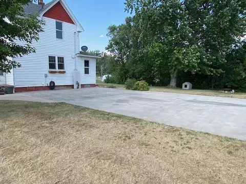 Exterior - 430 1st St, Arthur, ND 58006 photo 4 of 10