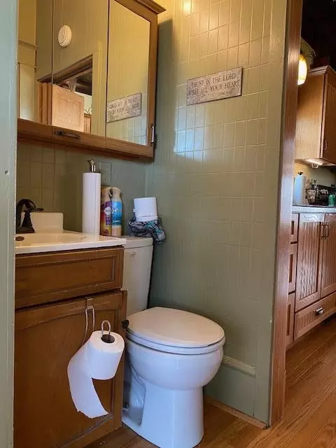 Bath - 430 1st St, Arthur, ND 58006 photo 1 of 4