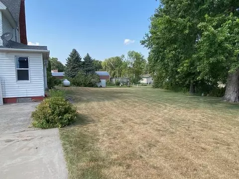 Exterior - 430 1st St, Arthur, ND 58006 photo 6 of 10