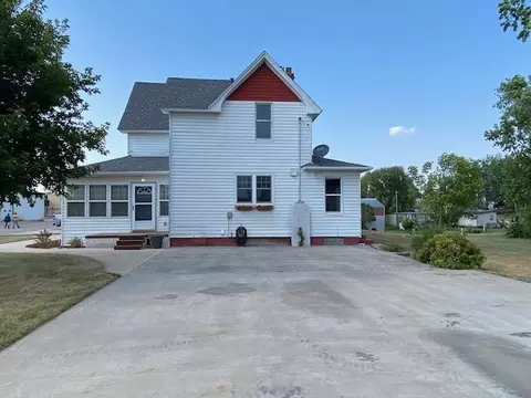 Exterior - 430 1st St, Arthur, ND 58006 photo 5 of 10